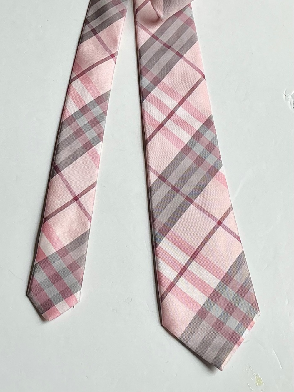 Burberry London gorgeous pink & gray plaid silk tie made in Italy 🇮🇹